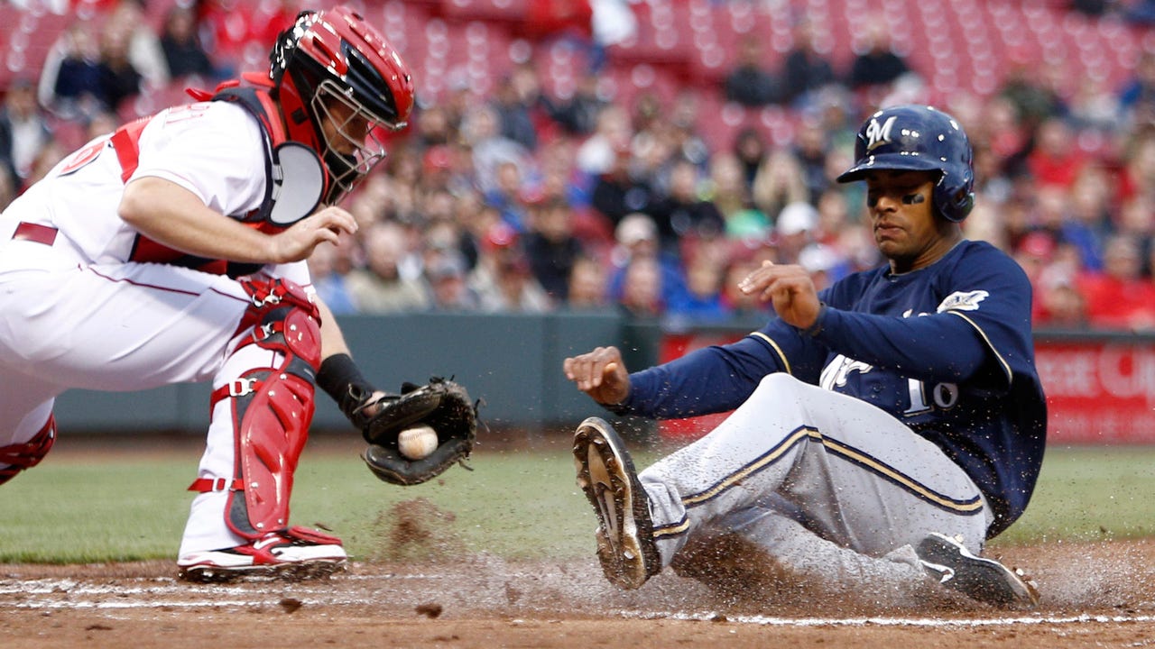 Pena's iffy hamstring forces Reds to recall Barnhart